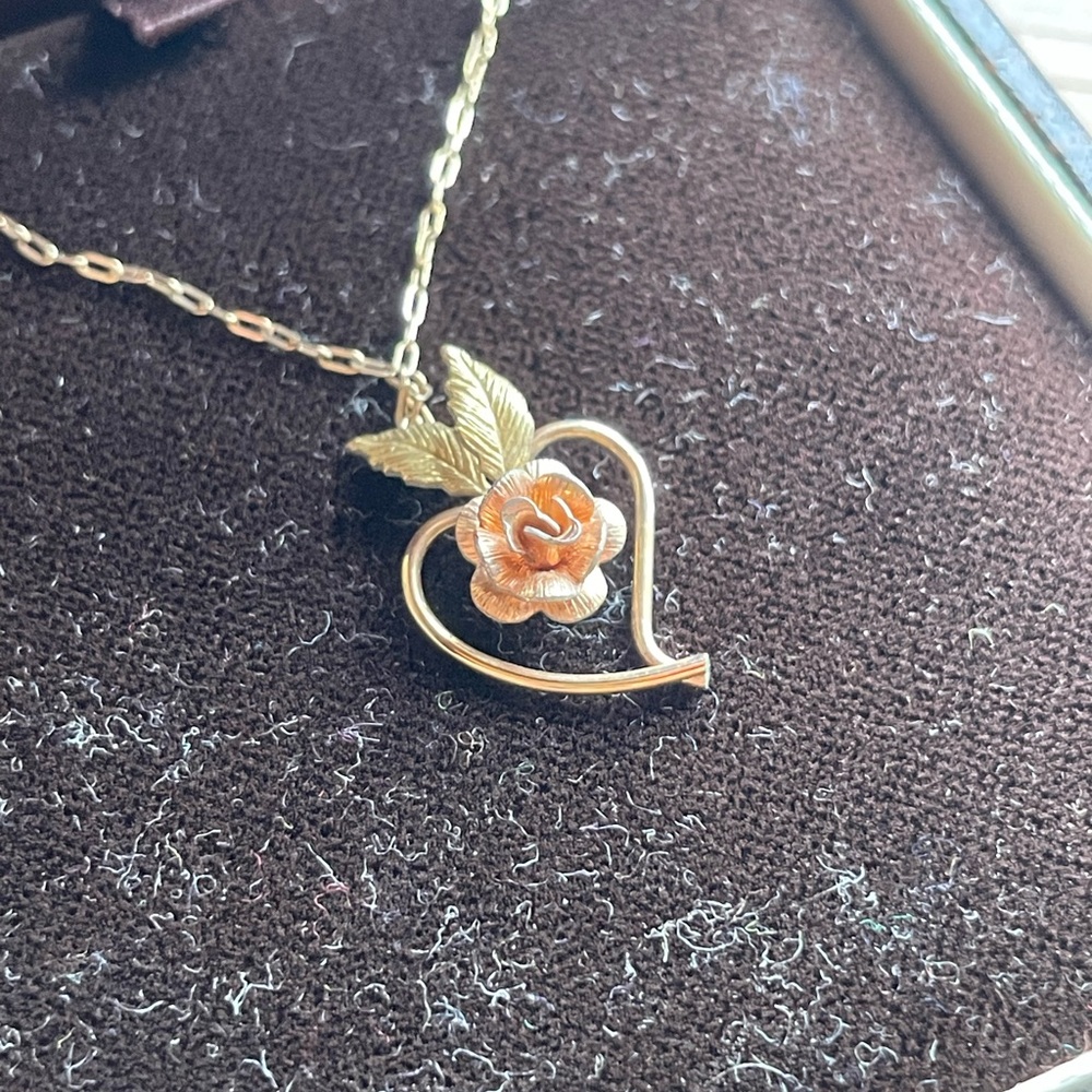 Elegant Gold Heart Necklace with Rose Detail